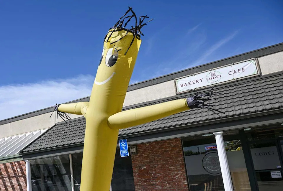 Lodéi Bakery & Cafe has been trying to bring more business to their location on the northeast corner of Palm and Bullard avenues with signs and even an inflatable tube man.