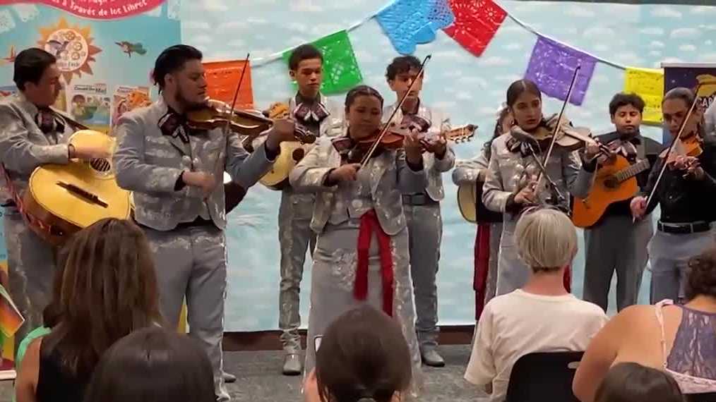 Dozens gather for El Día de los Niños celebration in West Sacramento