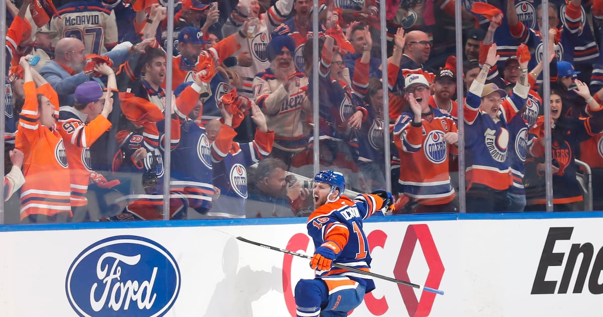 Jason Dickinson, Kasperi Kapanen each score two as Edmonton Oilers down Anaheim Ducks in Game 1