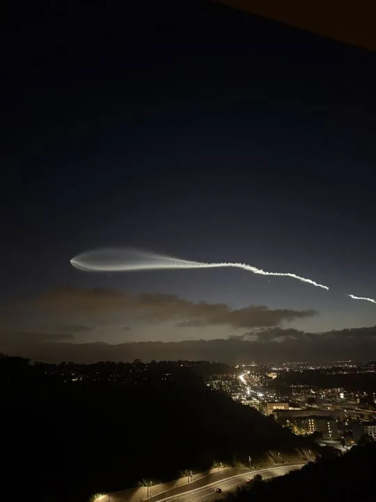 A SpaceX rocket launch over San Diego (FOX 5/KUSI).