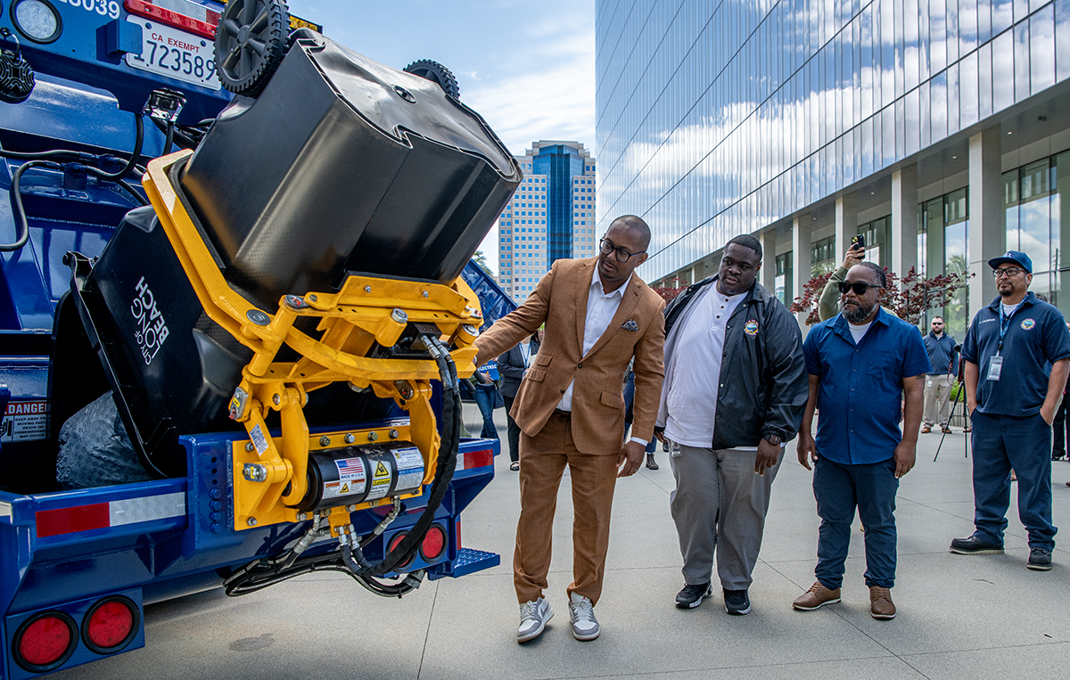Long Beach begins testing new all-electric garbage trucks  • Long Beach Post News