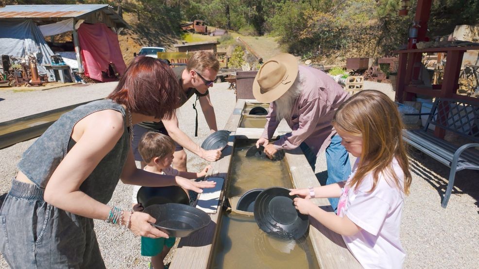 { }The Fontanas pan for gold at the Eagle Mining Co. in Julian, California. (Amazing America)