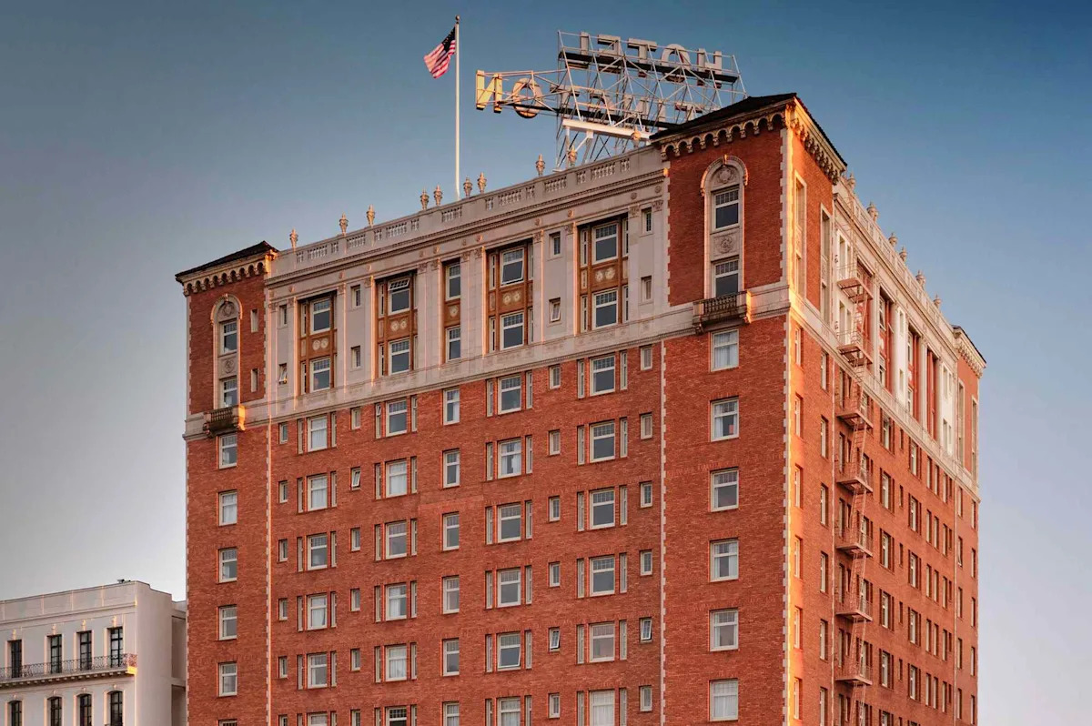 This Elegant San Francisco Hotel Offers Sweeping City Views From Every Room—and a Legendary Restaurant
