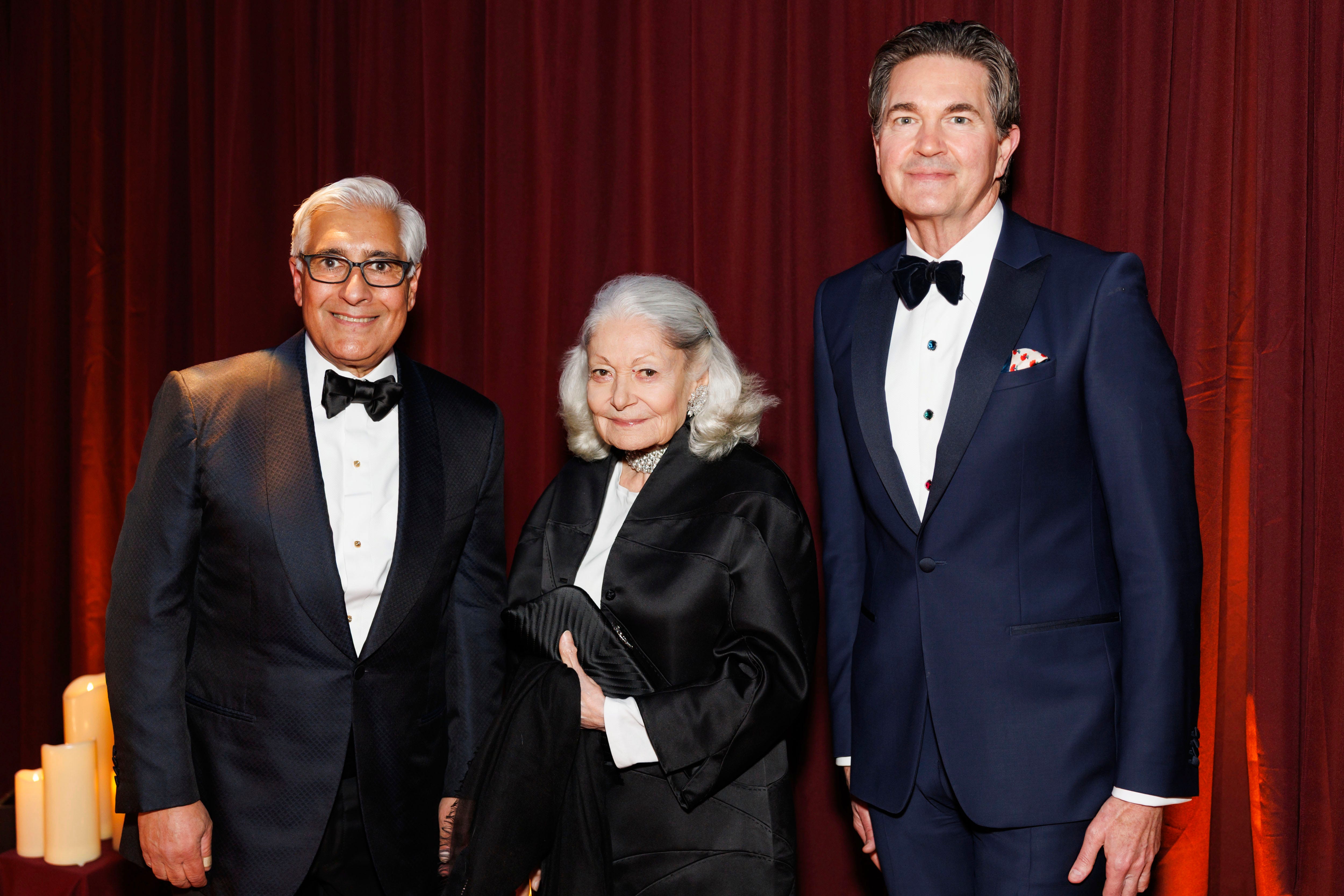 san francisco, ca april 16  david shimmon, denise hale and alex chases attend famsf annual gala 2026 on april 16th 2026 at deyoung museum in san francisco, ca photo  devlin shand for drew altizer photography