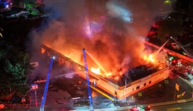 Stockton firefighters extinguish late-night large warehouse fire