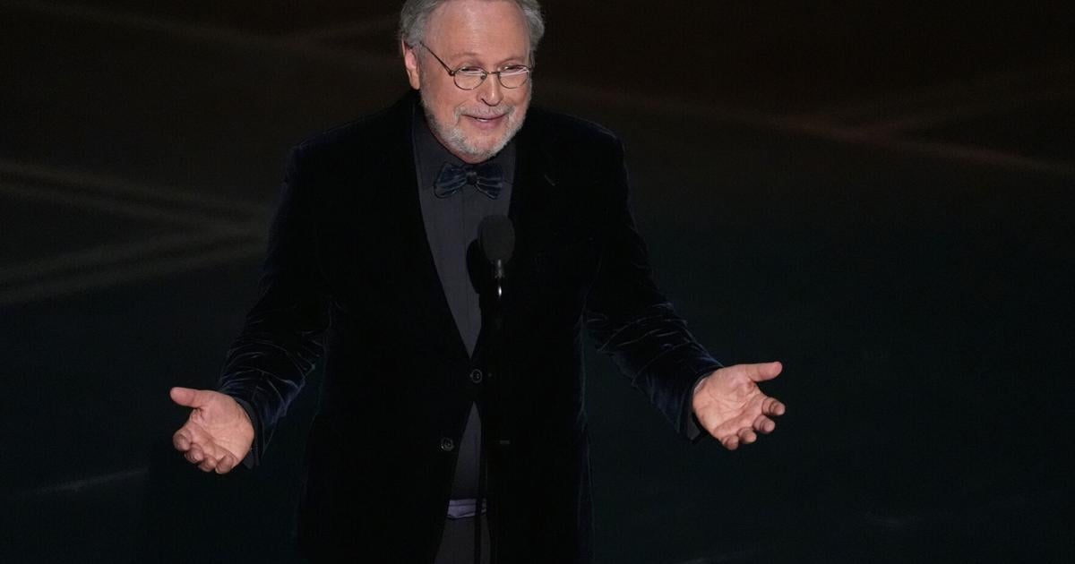Billy Crystal eyes return to Broadway in one-man show about the house he lost to LA wildfires | Entertainment