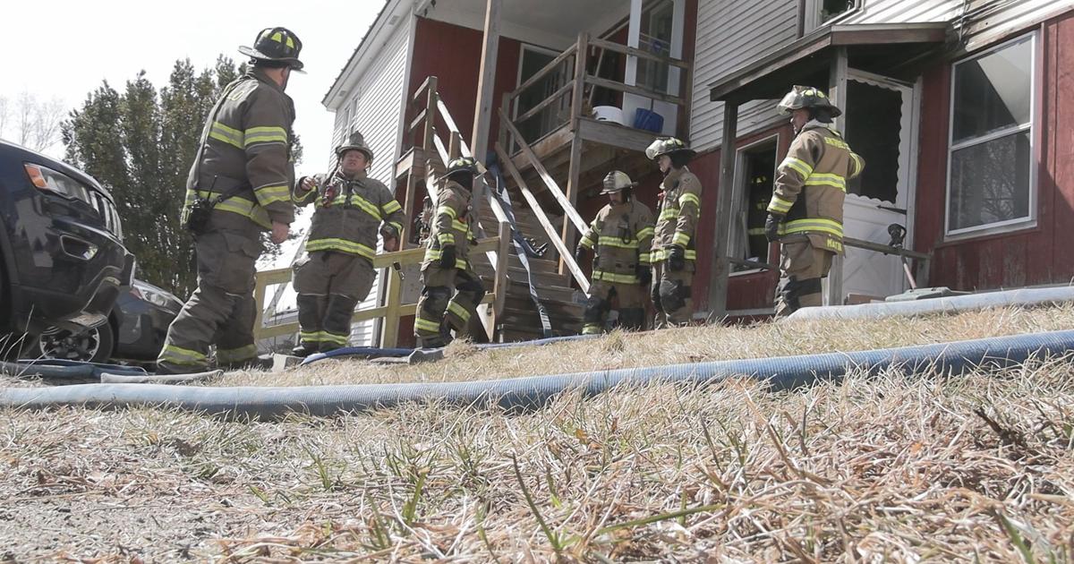 Oakland fire destroys apartment building, displaces 13 | News
