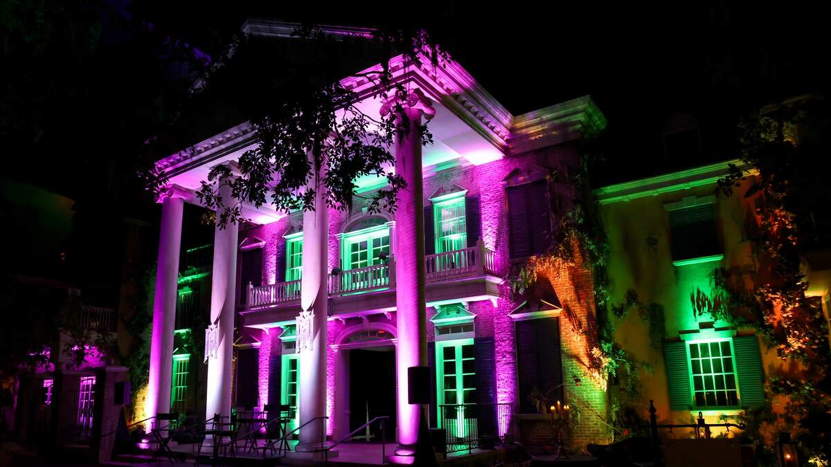 Would You Get Married At Disneyland's Haunted Mansion? | 102.7 KIIS-FM