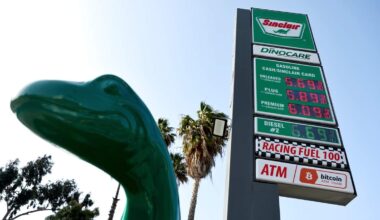 Thieves Rob Gas Station of $10,000 in South Los Angeles