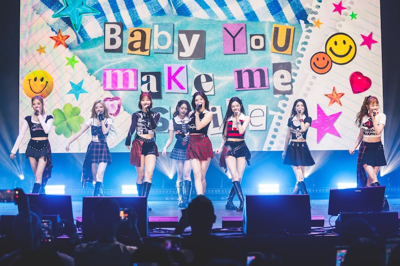 Idols performing together on stage