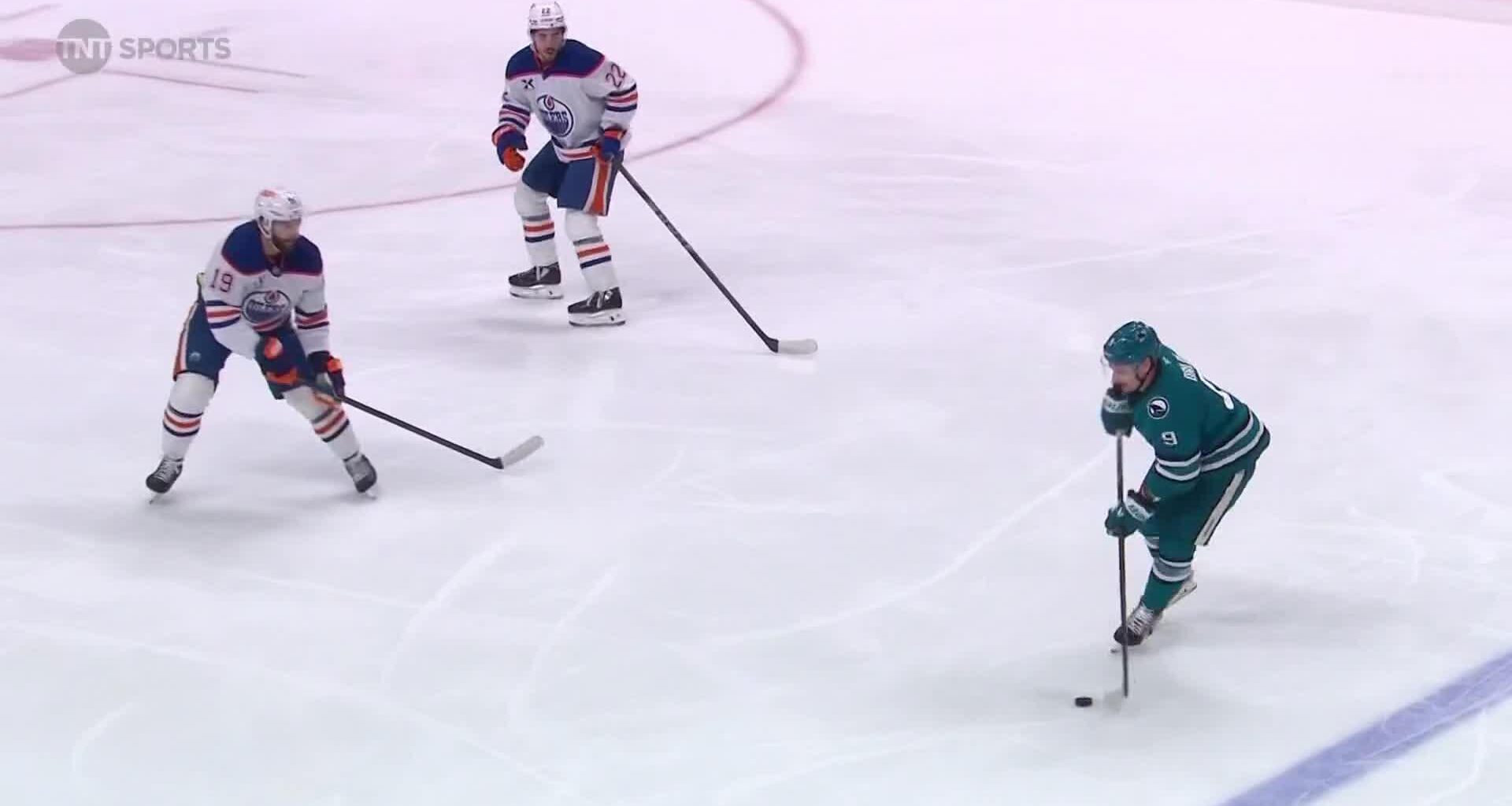 Connor McDavid's hat trick leads the Oilers to a 5-2 win over the Sharks