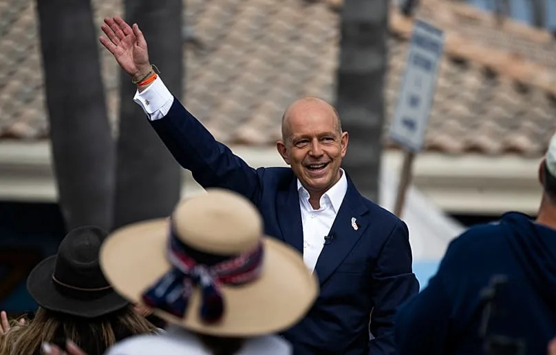 Republican gubernatorial candidate Steve Hilton campaigning in Huntington Beach, April 22, 2025. (Paul Bersebach/The Orange County Register via AP) 