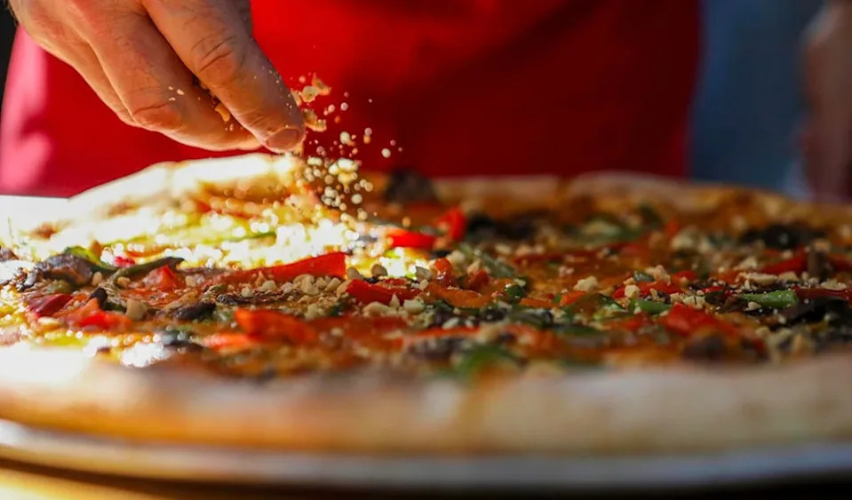 One of the earliest documented online purchases in 1994 was a pepperoni, mushroom, and extra cheese pizza. <a href="http://www.lalive.com" rel="nofollow noopener" target="_blank" data-ylk="slk:http://www.lalive.com;elm:context_link;itc:0;sec:content-canvas" data-yga="{"yLinkElement":"context_link","yModuleName":"content-canvas","yLinkText":"http"}" class="link ">http://www.lalive.com</a>