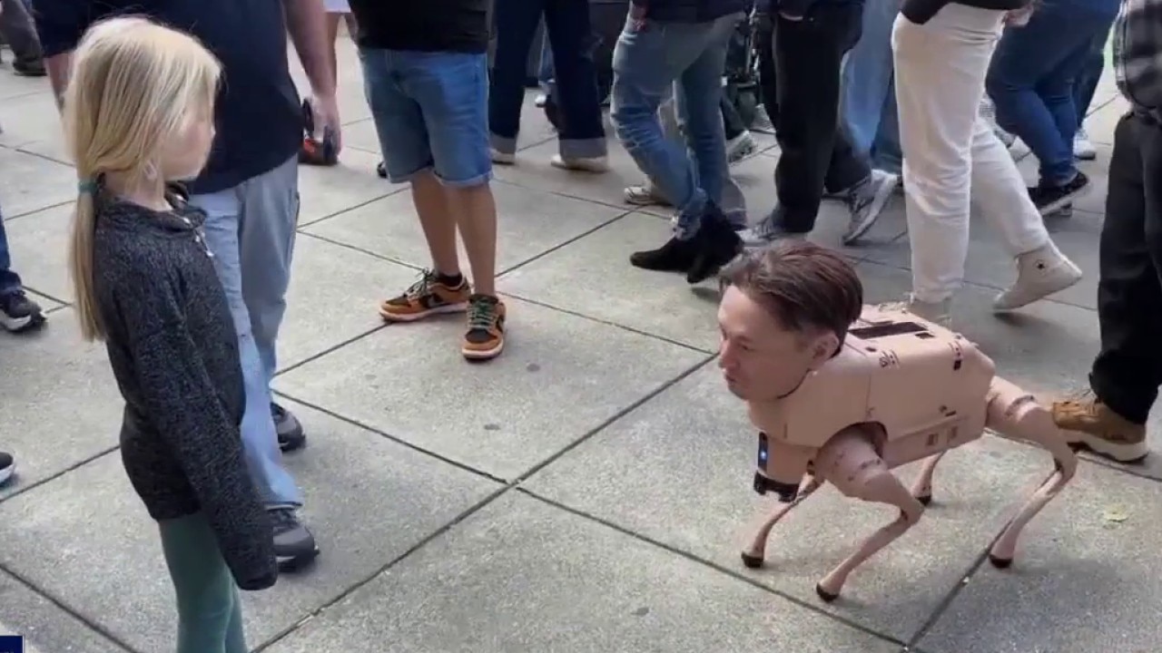Autonomous Elon Musk robot struts around San Francisco 