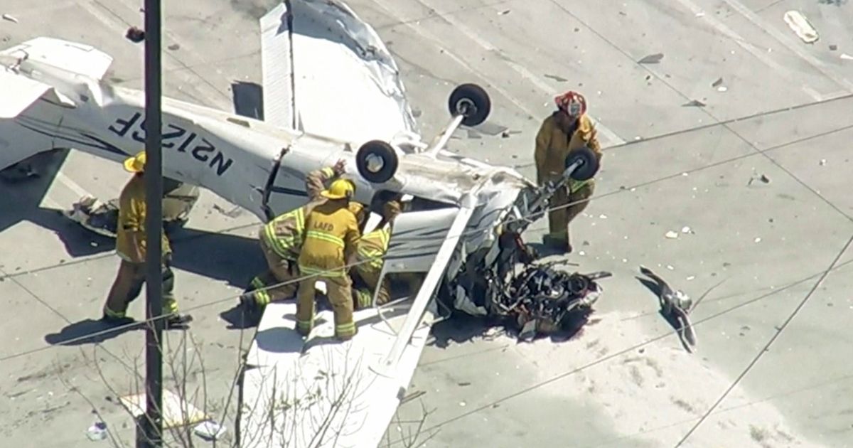 Small plane crashes in parking lot of Southern California auto store :: WRAL.com