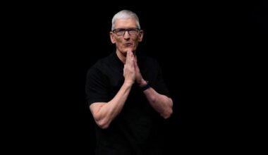 Tim Cook will step down as Apple CEO and hand reins over to the iPhone maker’s hardware leader