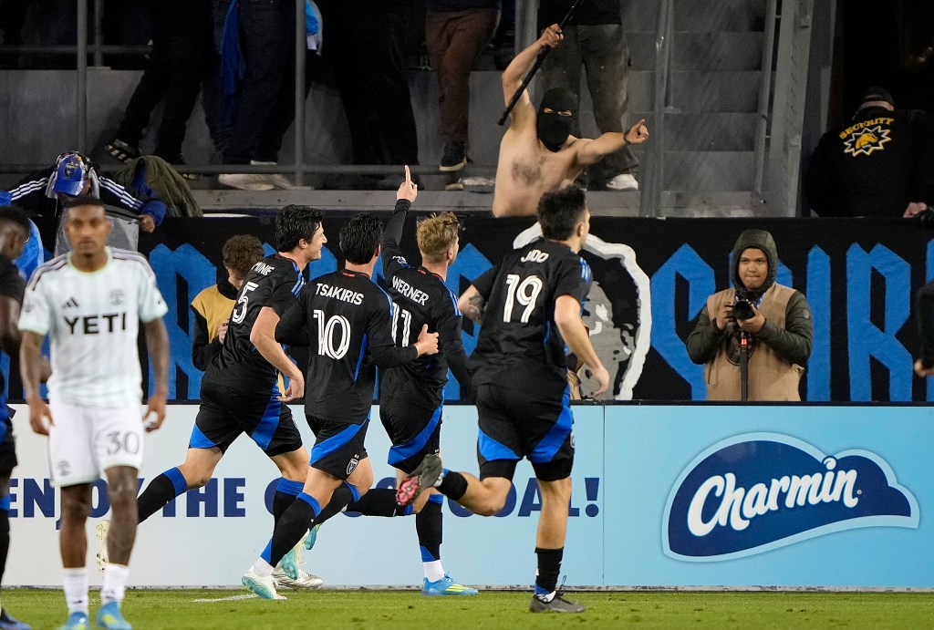 Bruce Arena's San Jose Earthquakes atop MLS standings after Austin beatdown