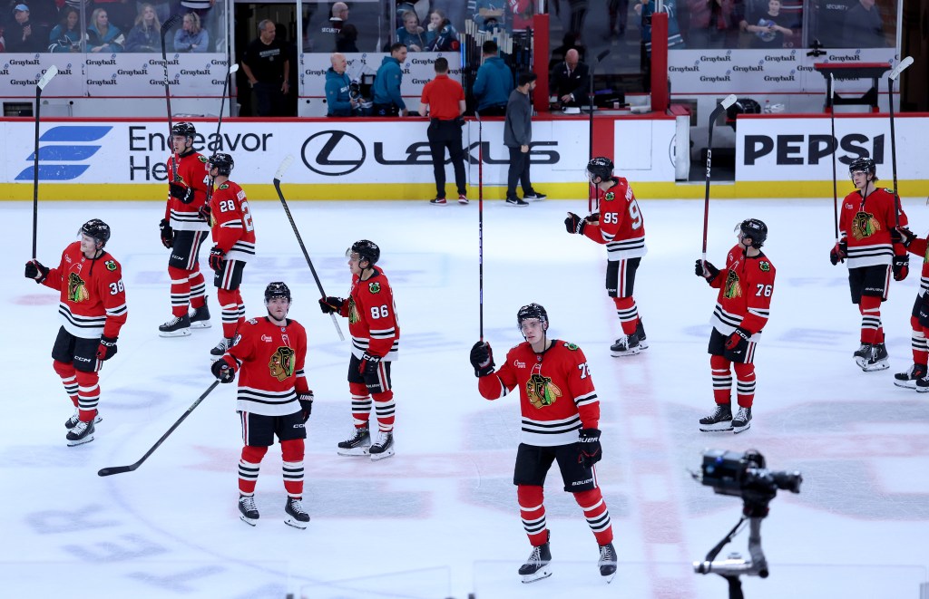 Chicago Blackhawks win season finale, beating San Jose Sharks 5-2