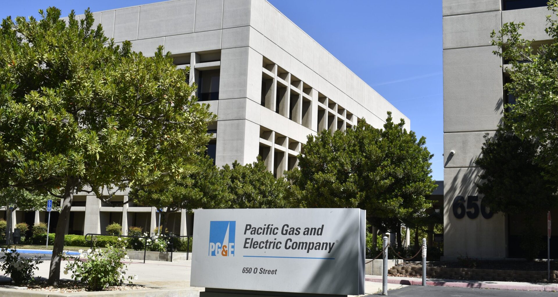 Fresno County wants to buy new office space for sheriff's deputies