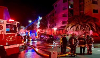 Oakland firefighters rescue tenants from balcony during major blaze in 4-story apartment building – East Bay Times