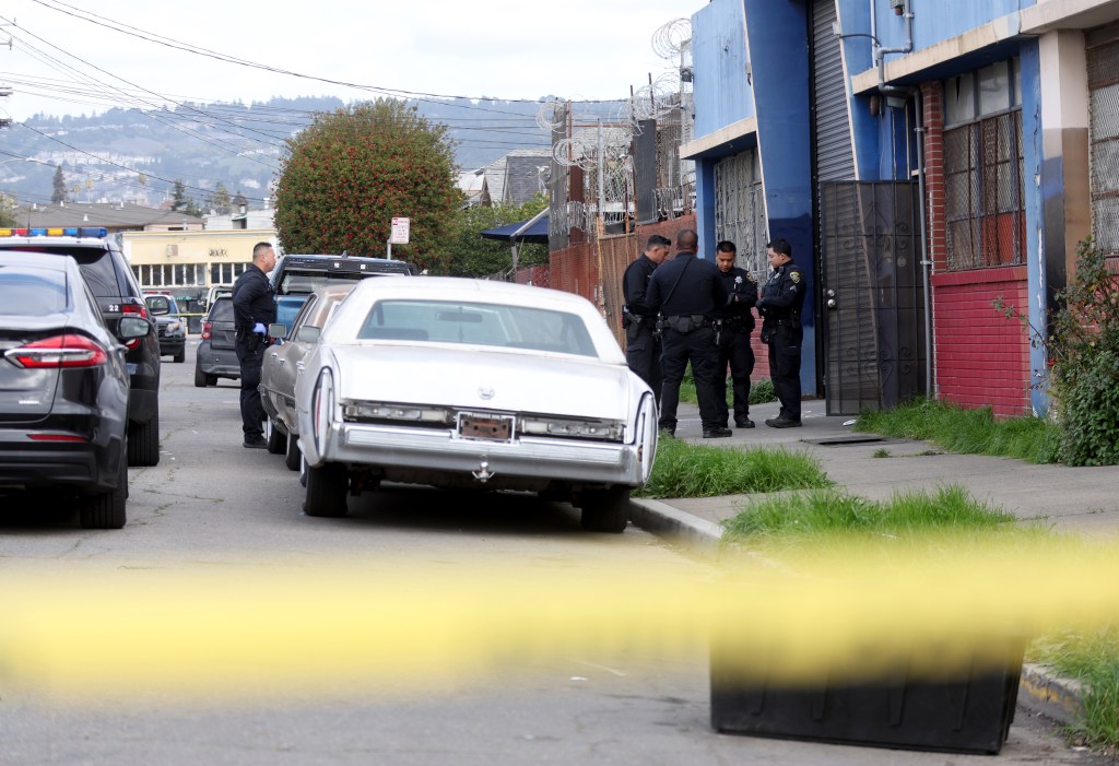Suspect in Too Short's brother's killing charged with throwing a punch at an Oakland cop