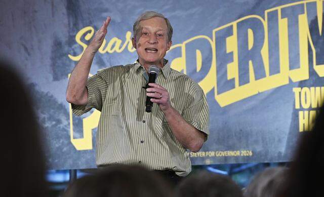 California gubernatorial candidate Tom Steyer addresses a question from the audience during an appearance Tuesday evening, April 7, 2026 in Fresno.
