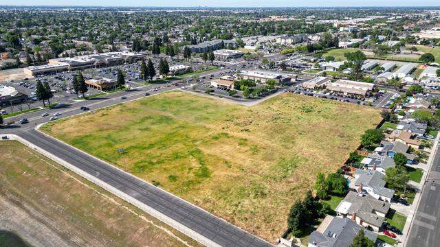 A proposal for a 2.45-acre storage faculty site in the vacant field north of Shaw Avenue and west of Laverne Avenue in Clovis has been submitted to Clovis's planning commission.