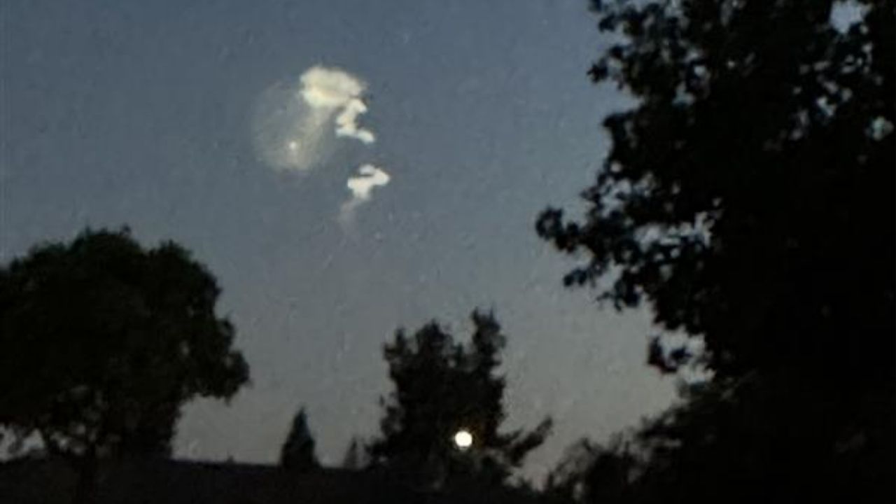 Fresno and Central Valley residents saw a streak across the sky Monday night, which was a SpaceX Falcon 9 rocket launching 25 Starlink satellites into orbit. (Special to GV Wire)