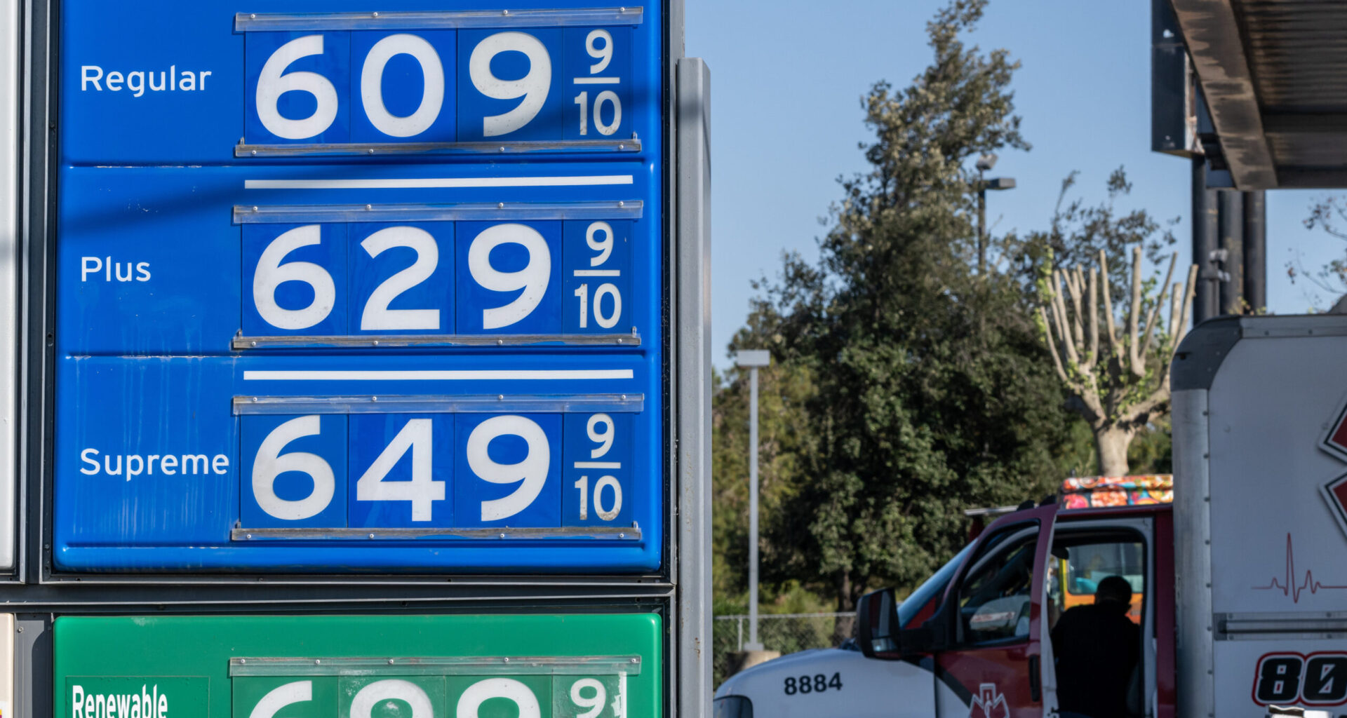 California Gasoline Price Surges Above $6 as Iran War Fans Gains