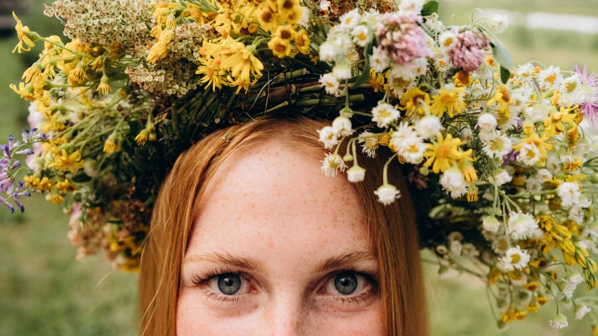 Vibes are cozy as ‘Cottagecore Weekend’ at Ren Faire puts down flowery roots – NBC Los Angeles