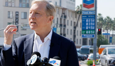 Progressive billionaire — and Democratic gubernatorial candidate — Tom Steyer speaks in Los Angeles last week. Credit: Getty