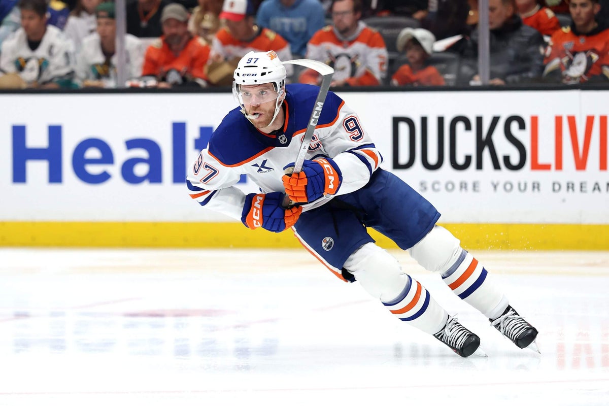Connor McDavid is giving it his best, but the Oilers’ comeback bid needs more