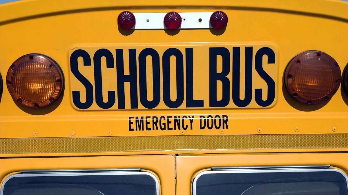 Mississippi students stop bus from crashing after driver blacks out – NBC Los Angeles