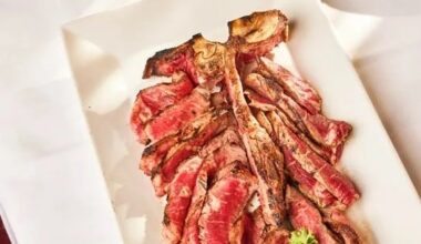 For Classic, Steakhouse Vibes With a Side of Local Celebs, Go to Harris’