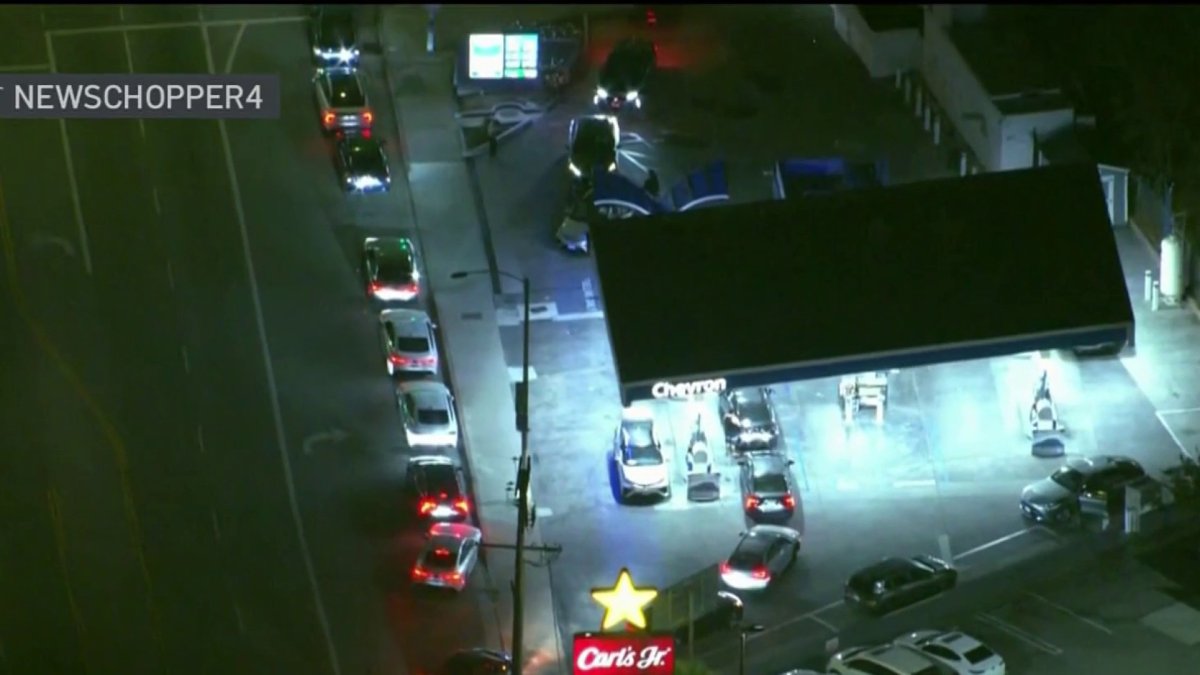 Hydrogen gas fuel shortage causing long lines to refuel – NBC Los Angeles