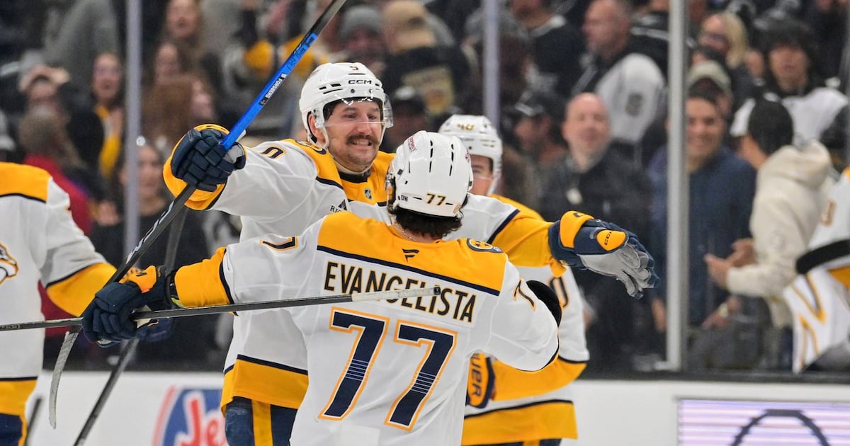 Nashville Predators pull away late for 15th consecutive victory over San Jose Sharks