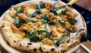 Seafood and Fried Chicken Make Sirene a Never-Fail Dinner Option