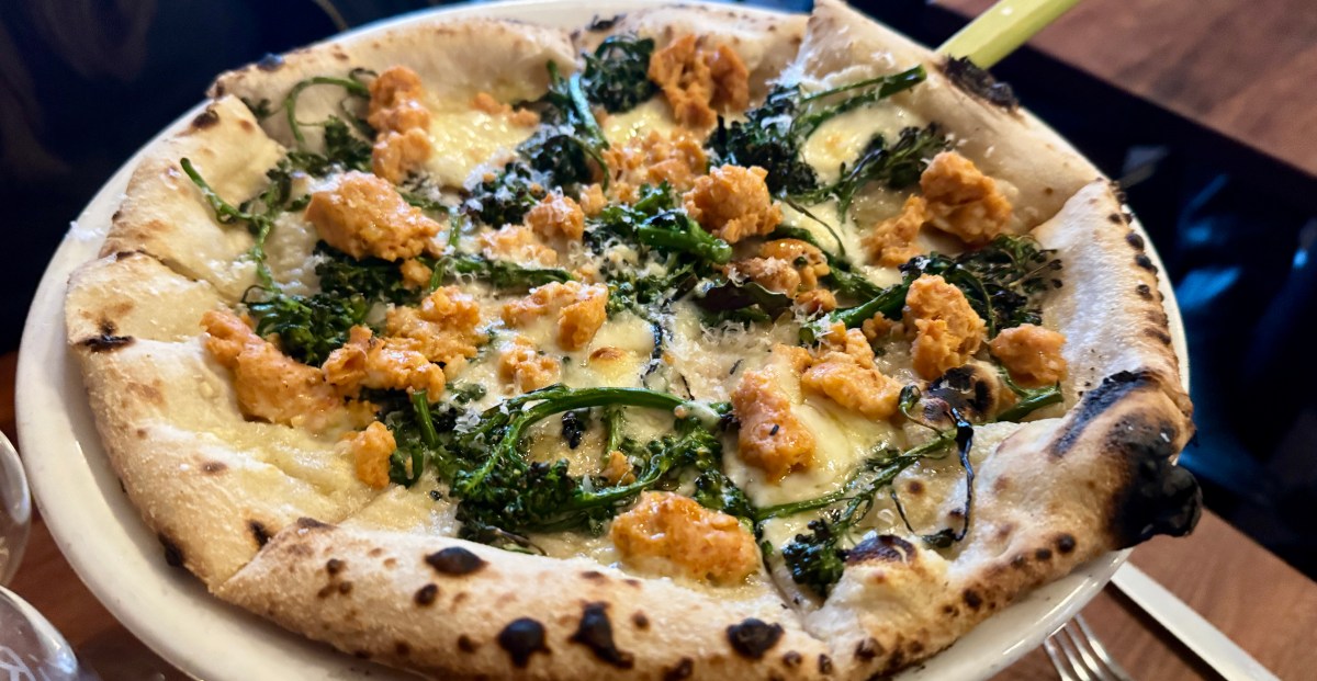 Seafood and Fried Chicken Make Sirene a Never-Fail Dinner Option