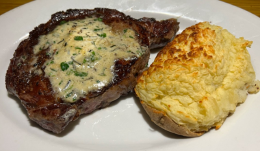 Damon’s Steak House Review: Come for a Delightfully Unserious Tiki Romp