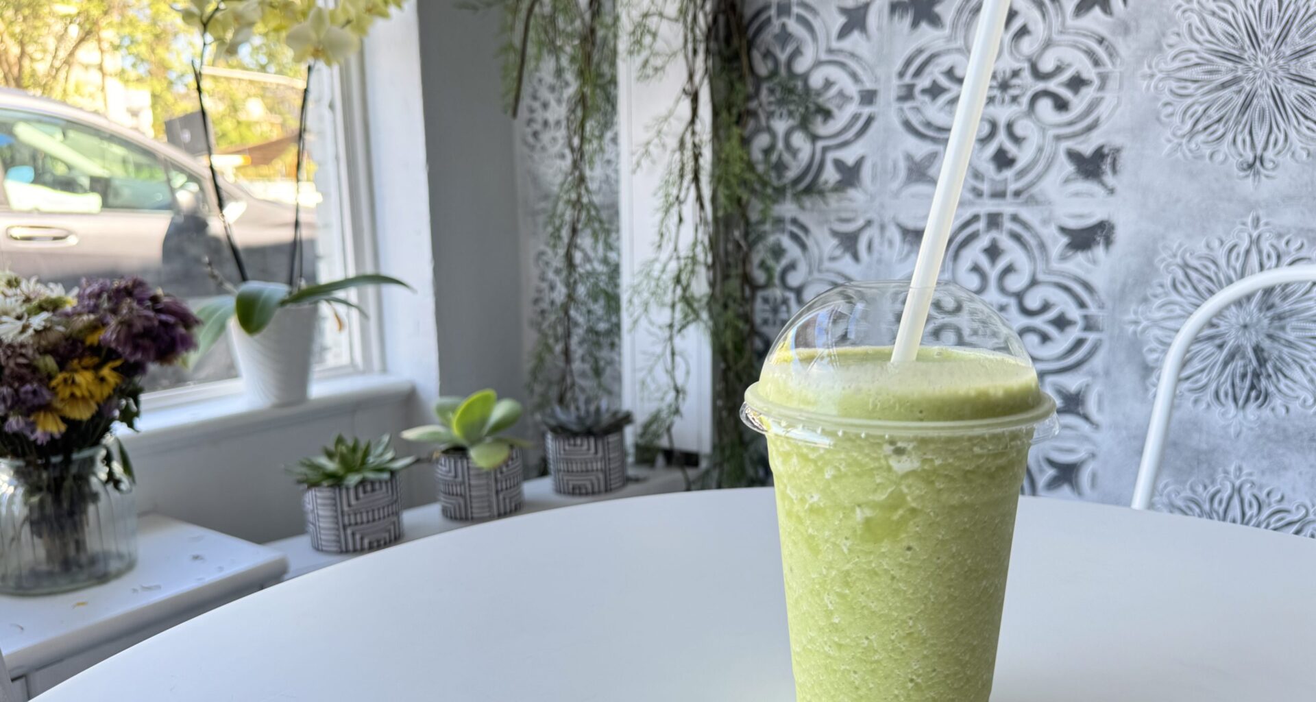 New smoothie spot opens on Park Boulevard in Oakland