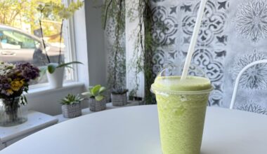 New smoothie spot opens on Park Boulevard in Oakland
