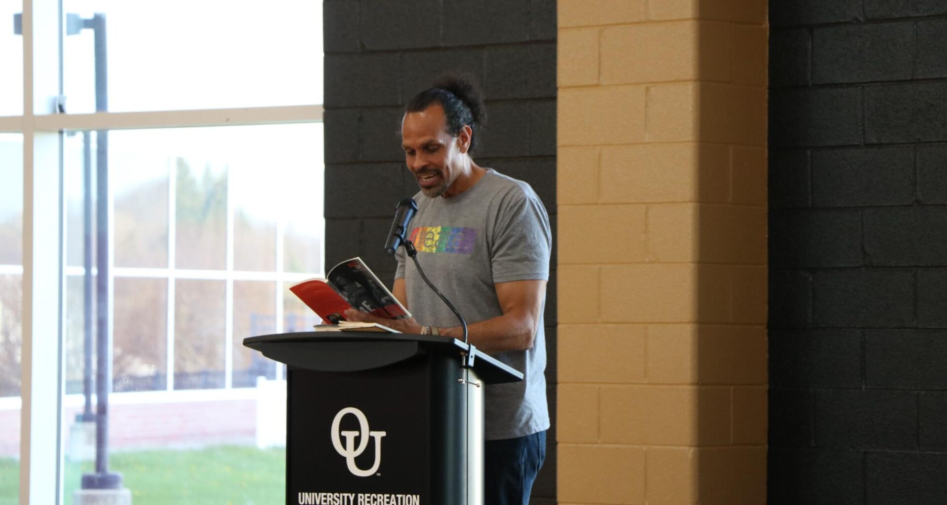From crush to craft with Ross Gay – The Oakland Post