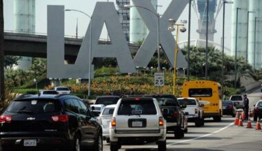 Frontier jet has close call with service trucks while taxiing at LAX – NBC Los Angeles