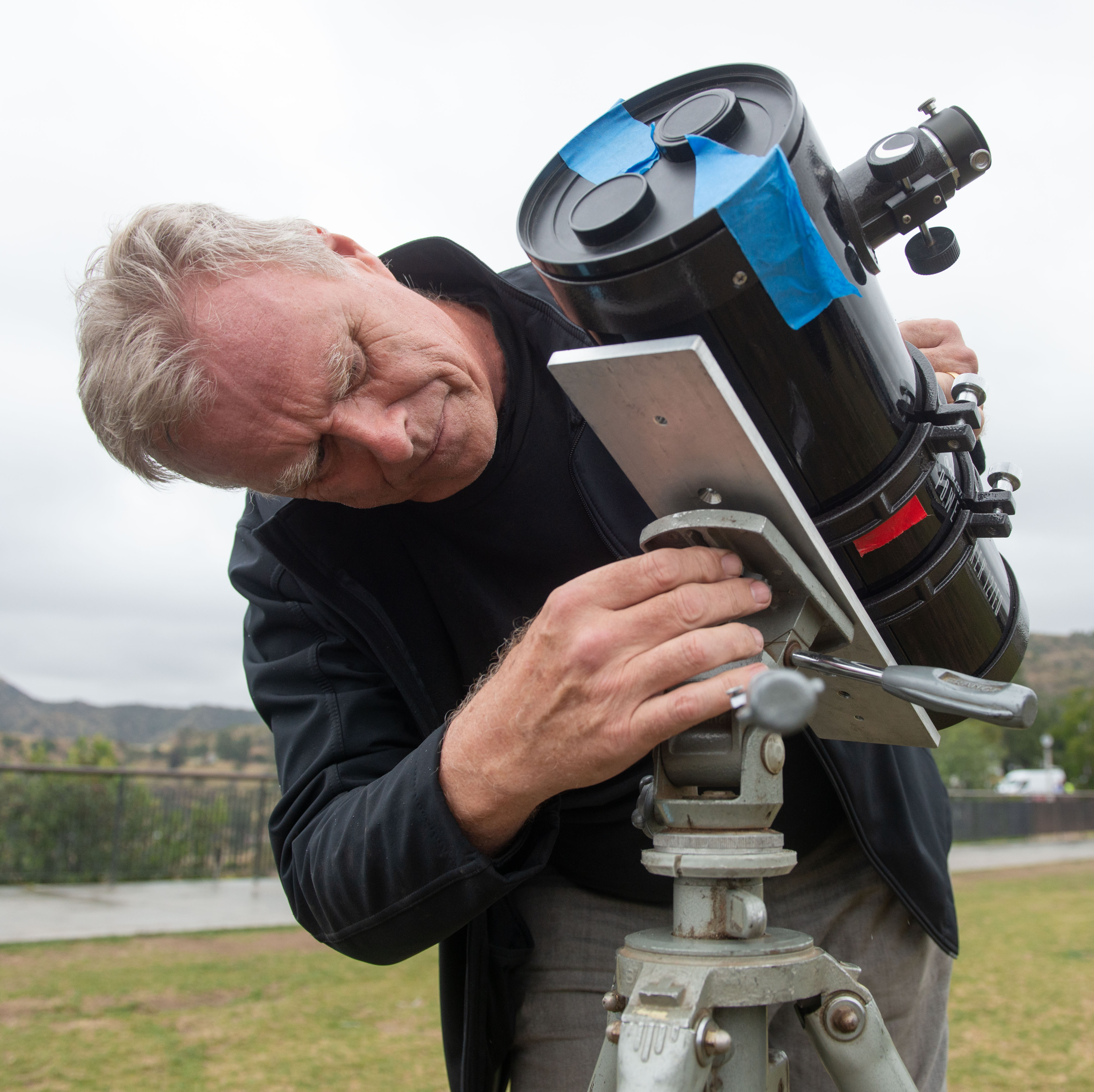 Los Angeles Astronomical Society member Jeff Sturgill sets up his...