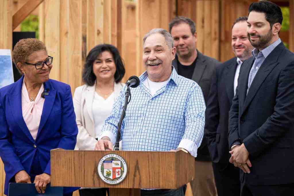 Bass unveiled an affordable housing project near West Los Angeles VA Medical Center – Daily News