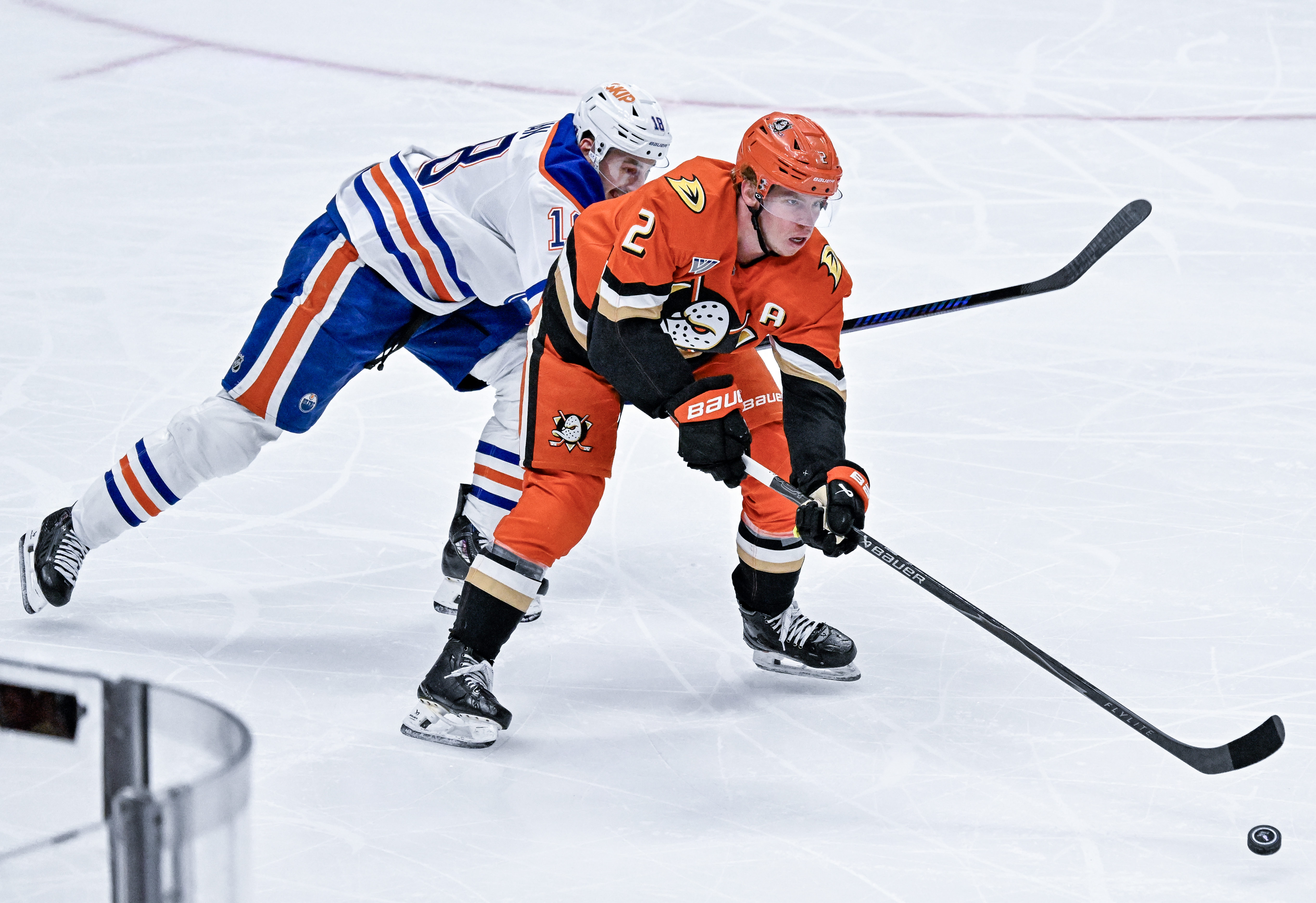 The Ducksâ Jackson LaCombe (2) controls the puck during the...