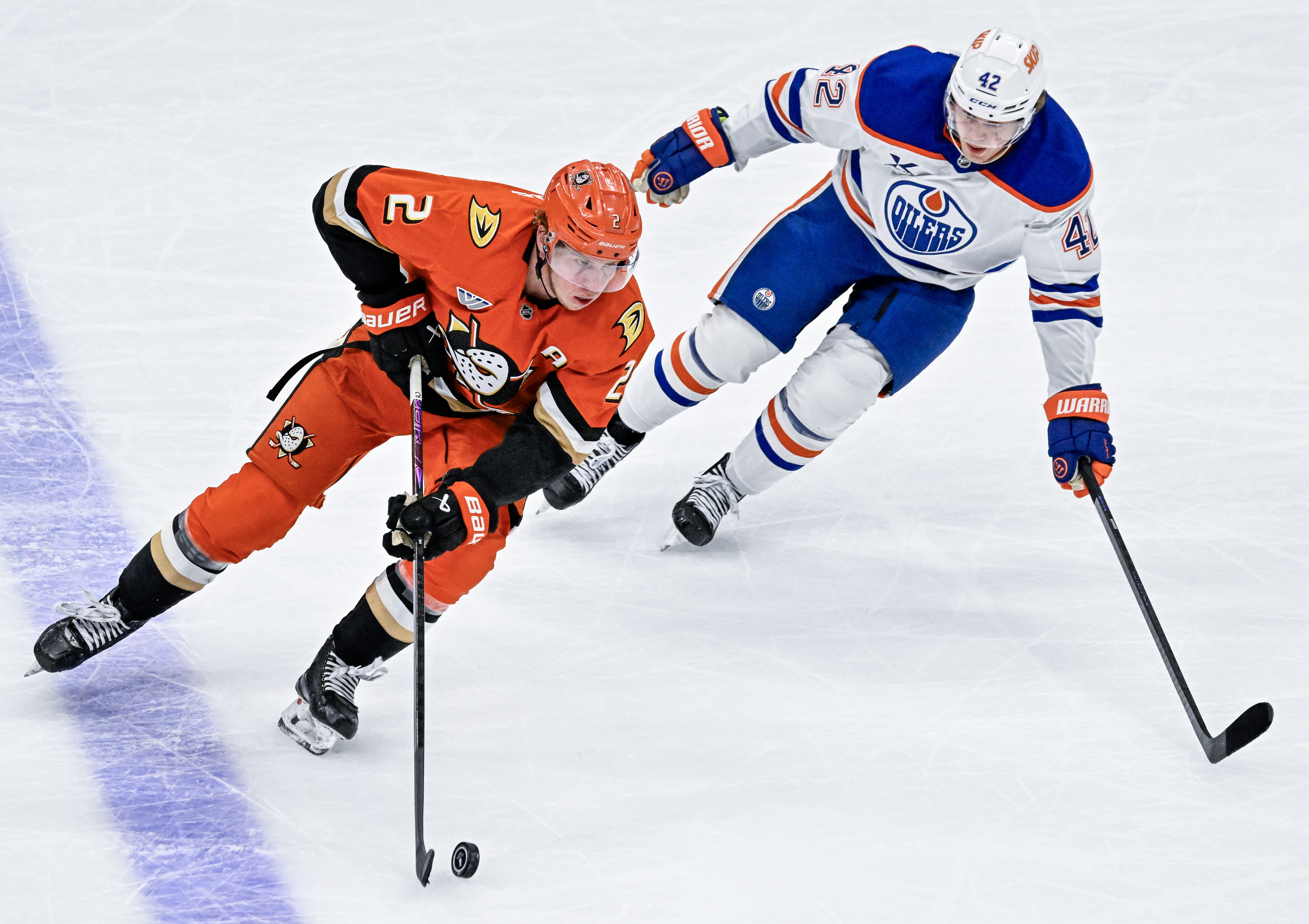 The Ducksâ Jackson LaCombe (2) controls the puck during the...