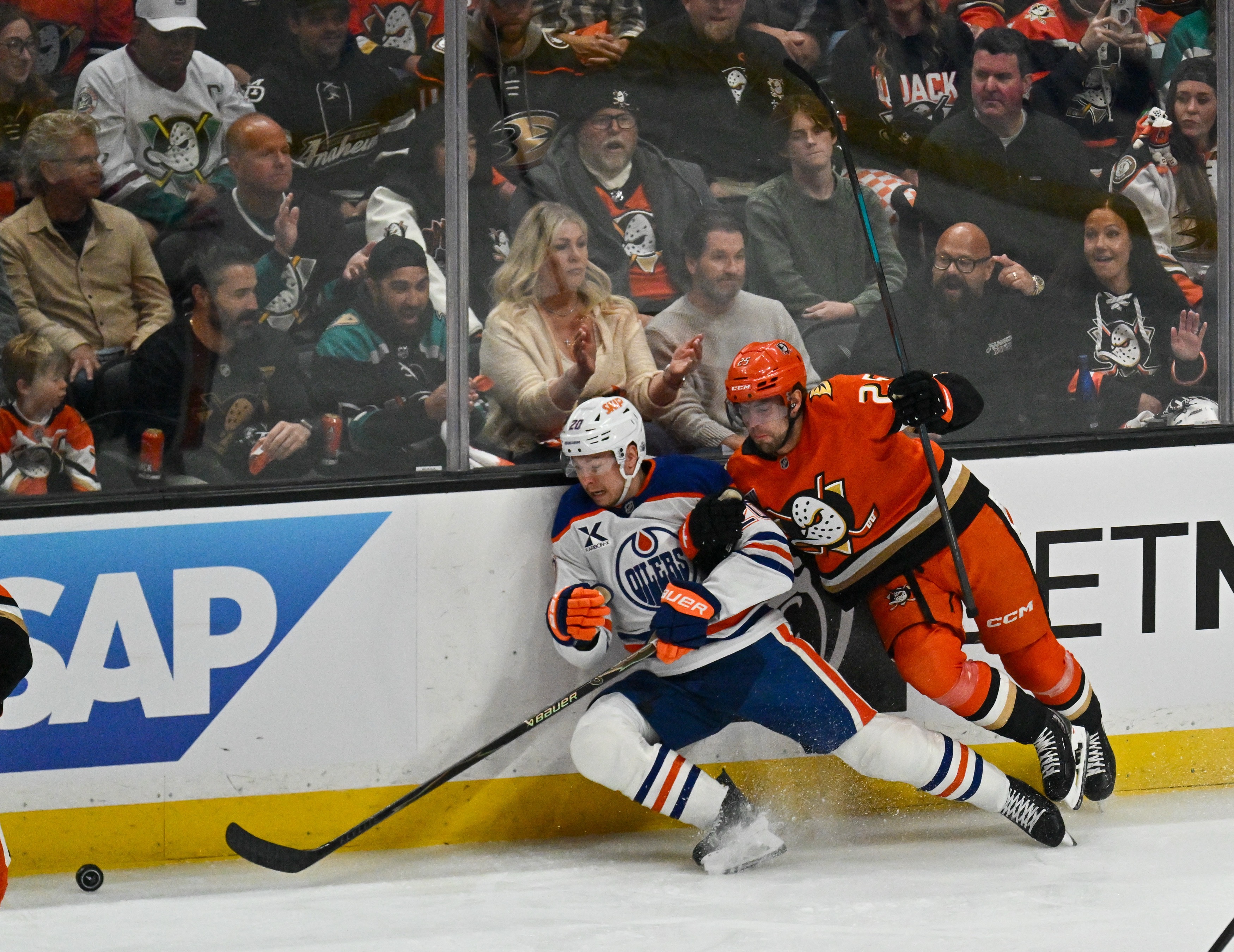 The Ducks Ryan Poehling (25) and Edmonton Oilers Curtis Lazar...