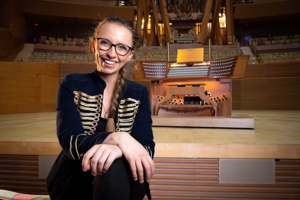 Anna Lapwood conjures Middle-earth with ‘Lord of the Rings’ at Disney Hall – Daily News