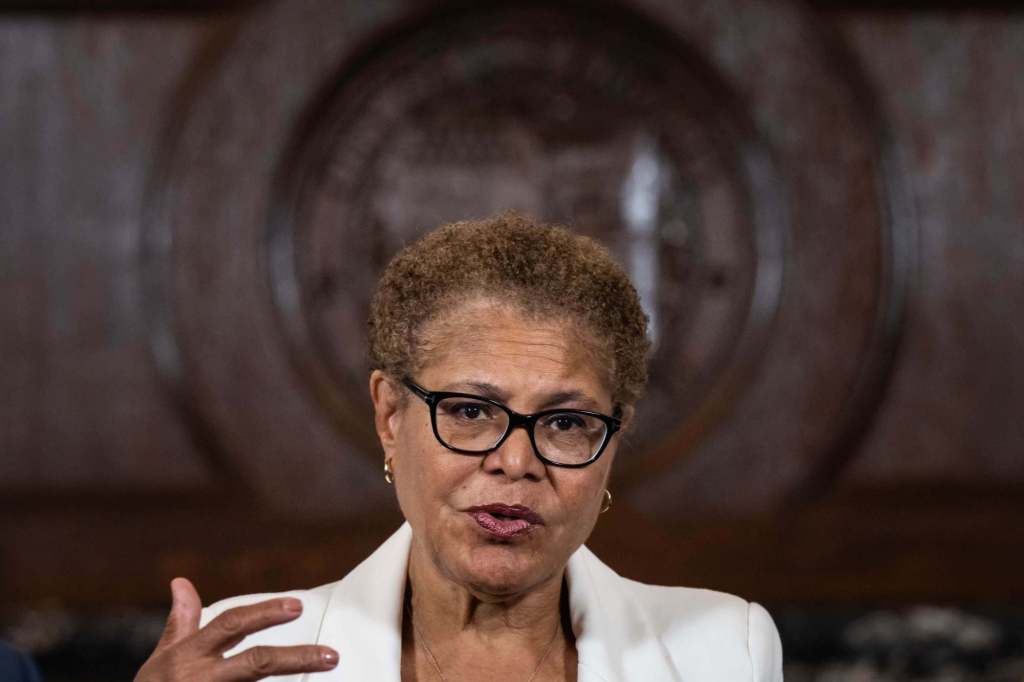 Karen Bass highlights adaptive reuse ordinance to create more housing units – Daily News